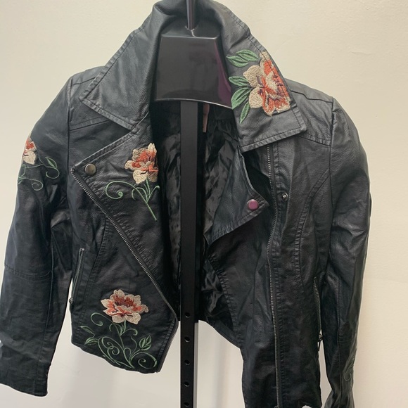 Beautiful Faux Leather Free People Feel - Picture 2 of 6